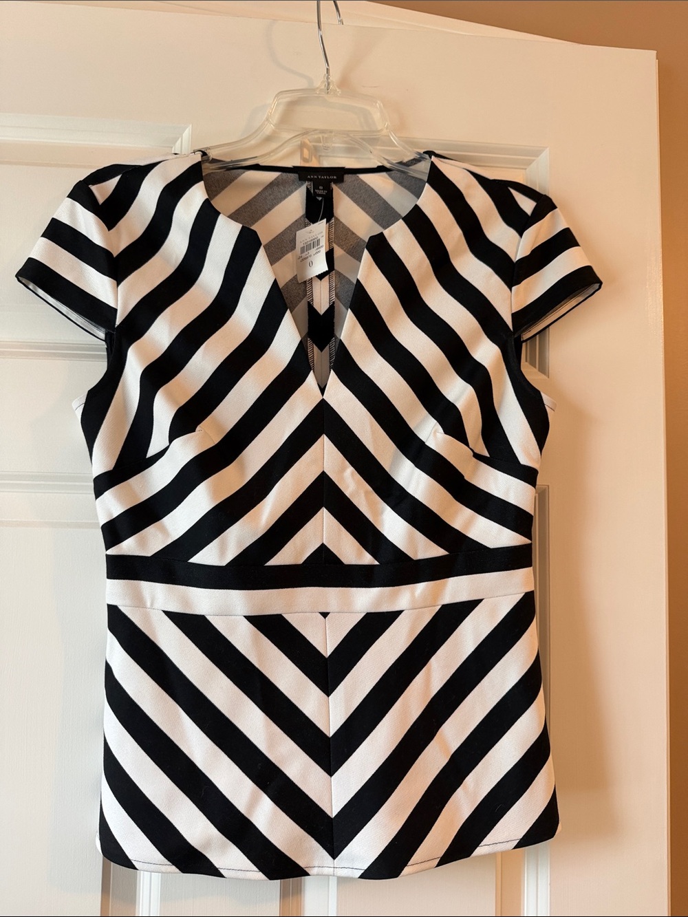 NWT Ann Taylor Black and White Striped V-Neck Short Sleeve Blouse